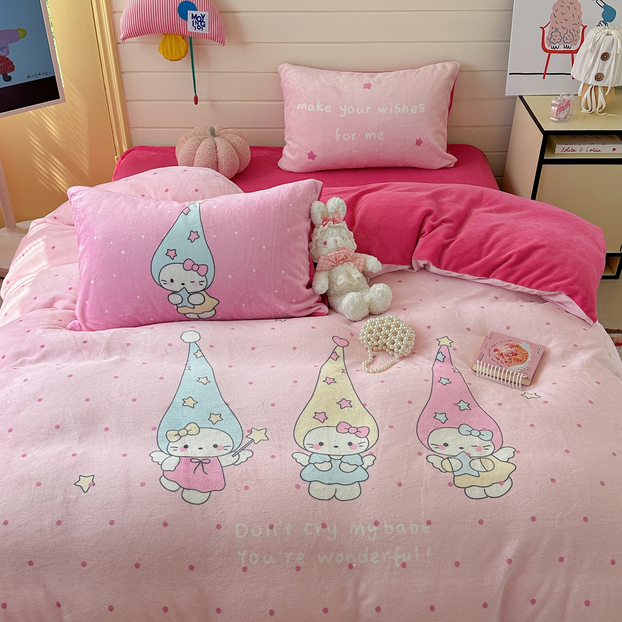 91家纺网 家纺一手货源 找家纺 美乐迪家纺 2025新款大版牛奶绒四件套 波点天使猫咪