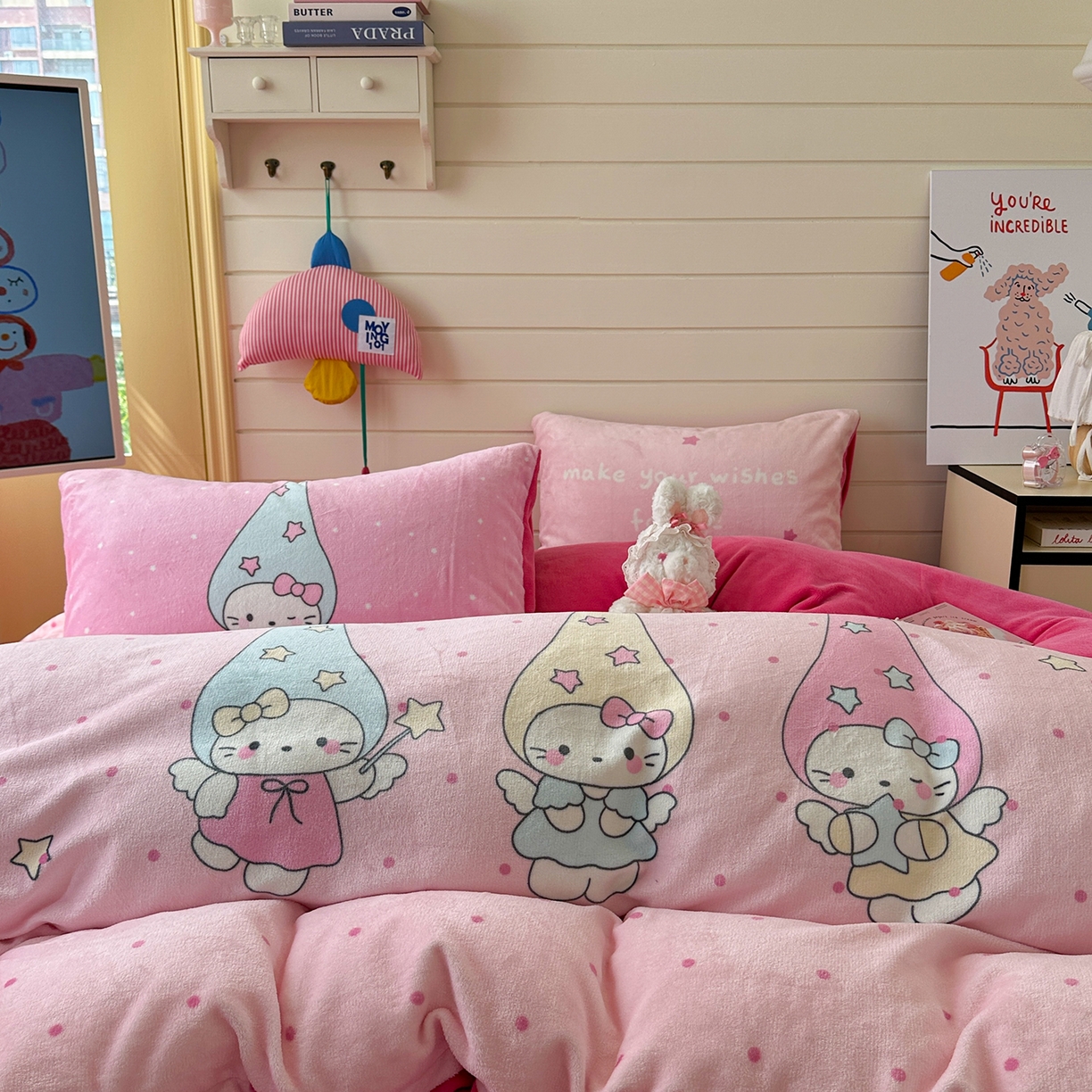 91家纺网 家纺一手货源 找家纺 美乐迪家纺 2025新款大版牛奶绒四件套 波点天使猫咪