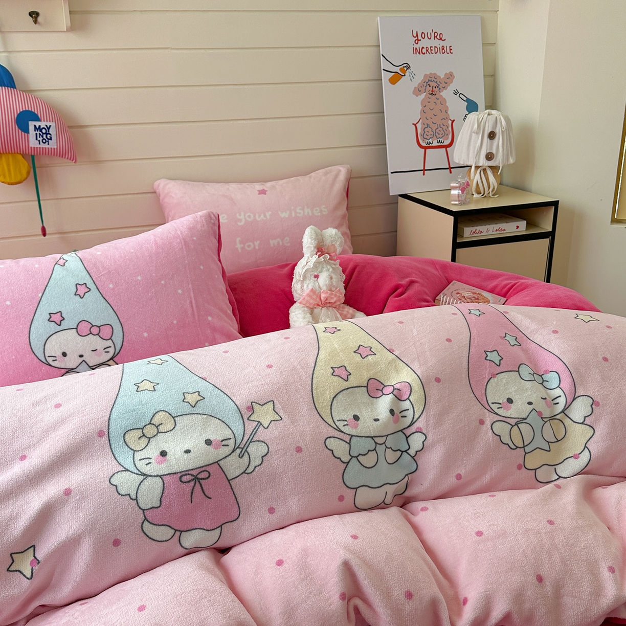 91家纺网 家纺一手货源 找家纺 美乐迪家纺 2025新款大版牛奶绒四件套 波点天使猫咪