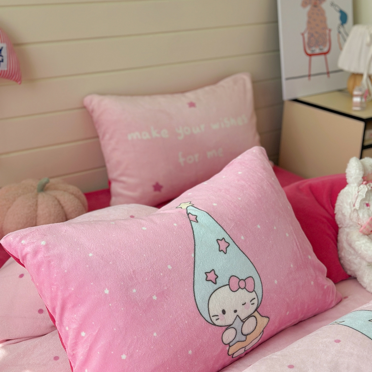 91家纺网 家纺一手货源 找家纺 美乐迪家纺 2025新款大版牛奶绒四件套 波点天使猫咪