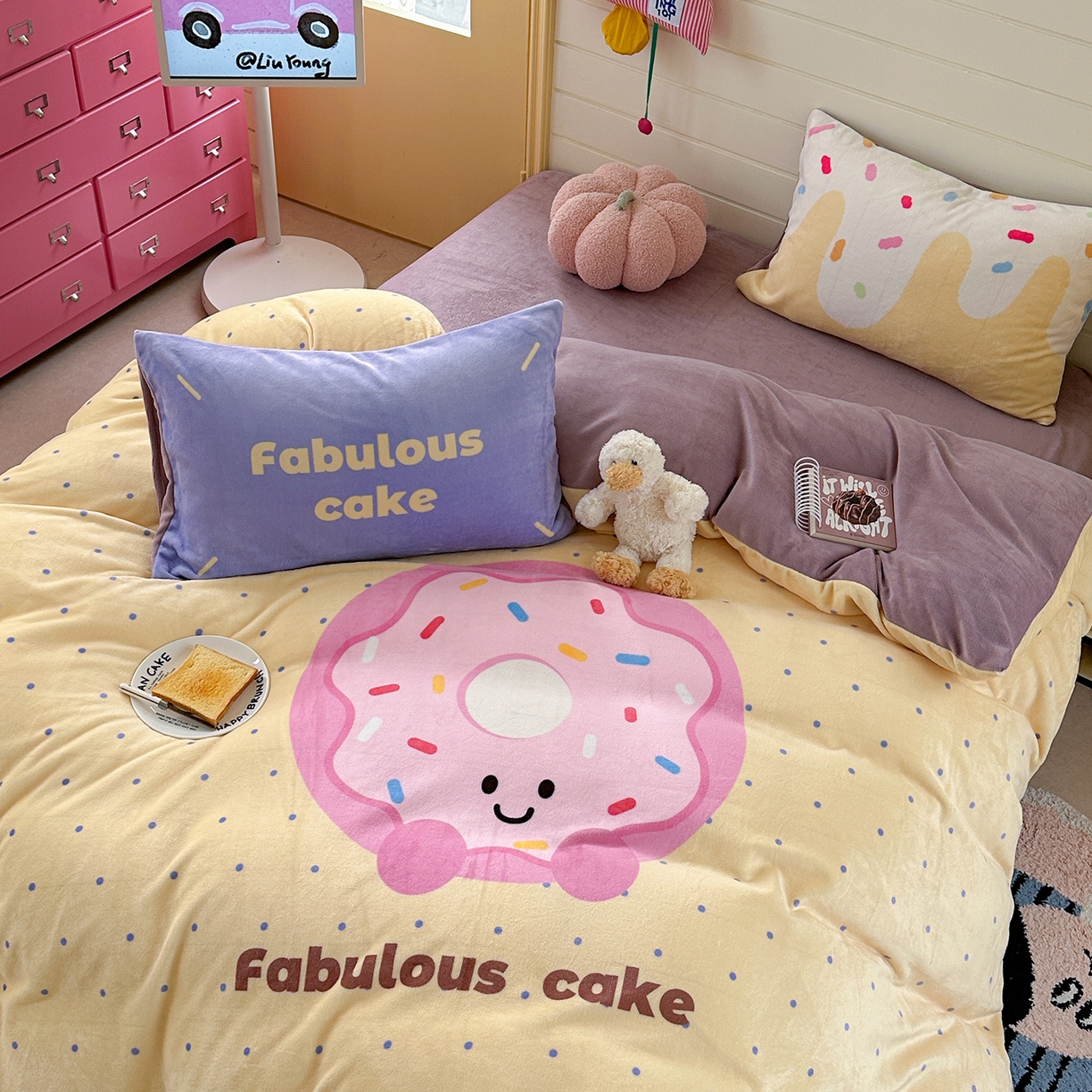 91家纺网 家纺一手货源 找家纺 美乐迪家纺 2025新款大版牛奶绒四件套 波点甜甜圈