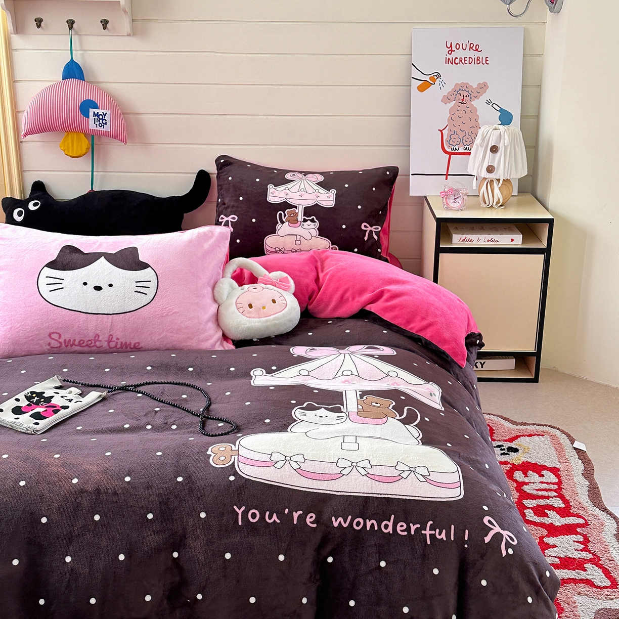 91家纺网 家纺一手货源 找家纺 美乐迪家纺 2025新款大版牛奶绒四件套 波点童趣小猫