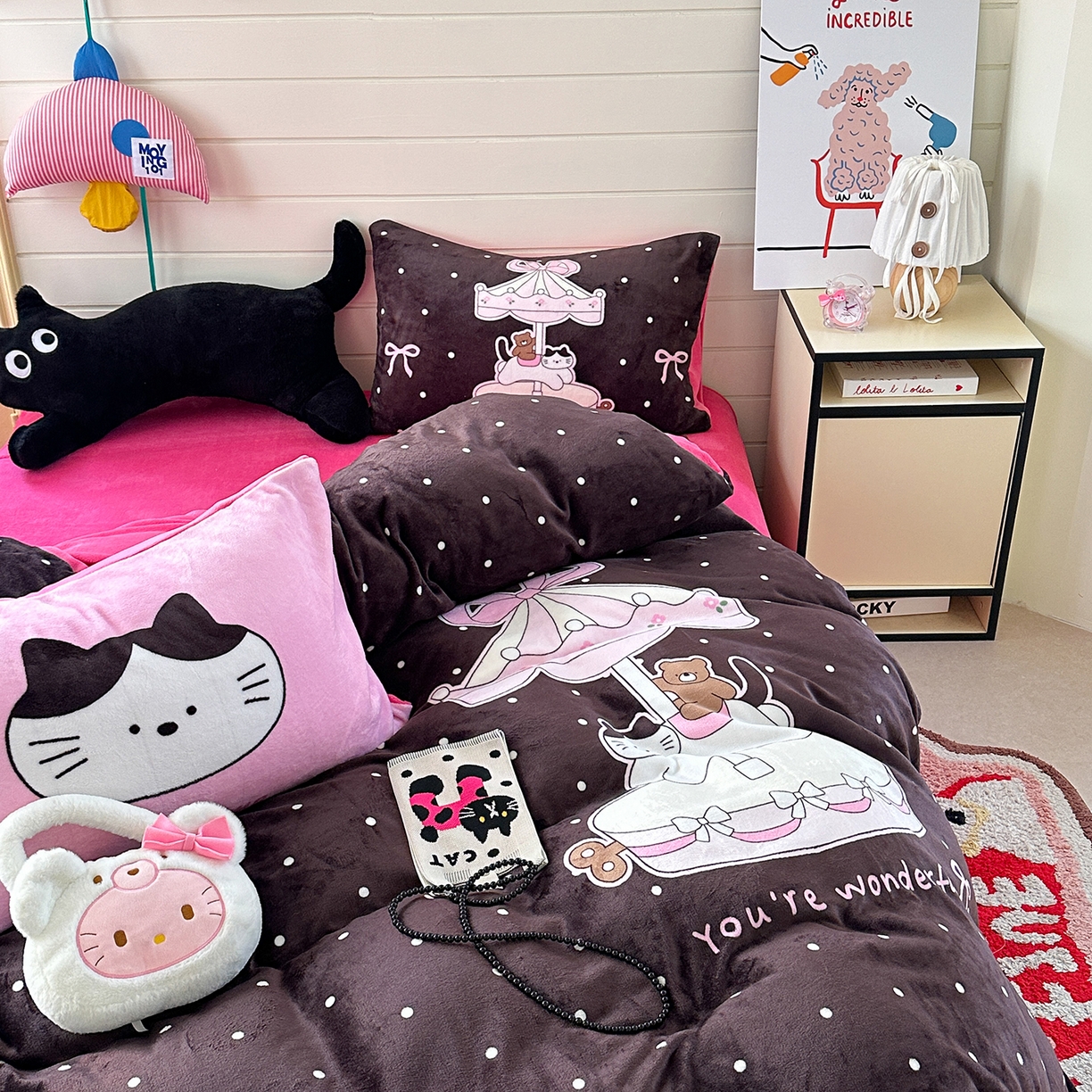 91家纺网 家纺一手货源 找家纺 美乐迪家纺 2025新款大版牛奶绒四件套 波点童趣小猫