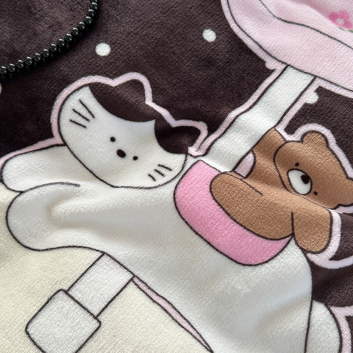 91家纺网 家纺一手货源 找家纺 美乐迪家纺 2025新款大版牛奶绒四件套 波点童趣小猫