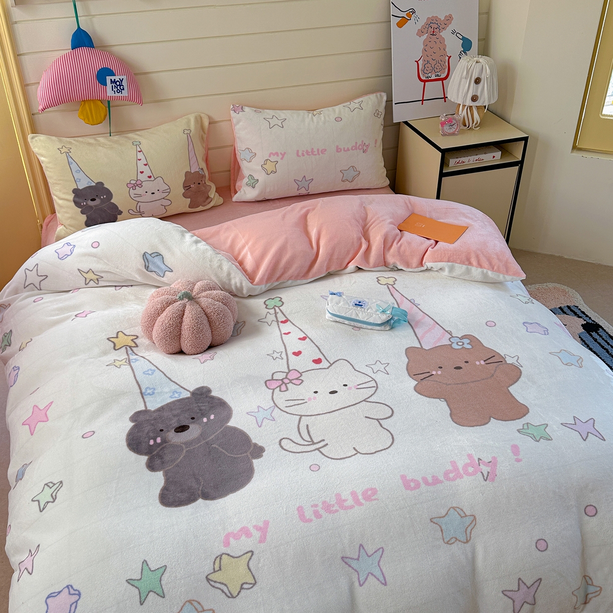 91家纺网 家纺一手货源 找家纺 美乐迪家纺 2025新款大版牛奶绒四件套 星星伙伴