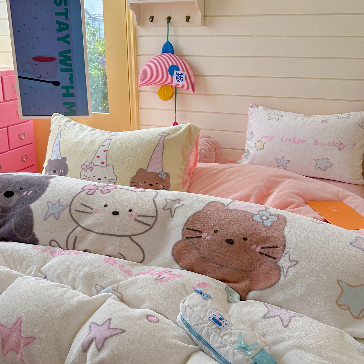 91家纺网 家纺一手货源 找家纺 美乐迪家纺 2025新款大版牛奶绒四件套 星星伙伴