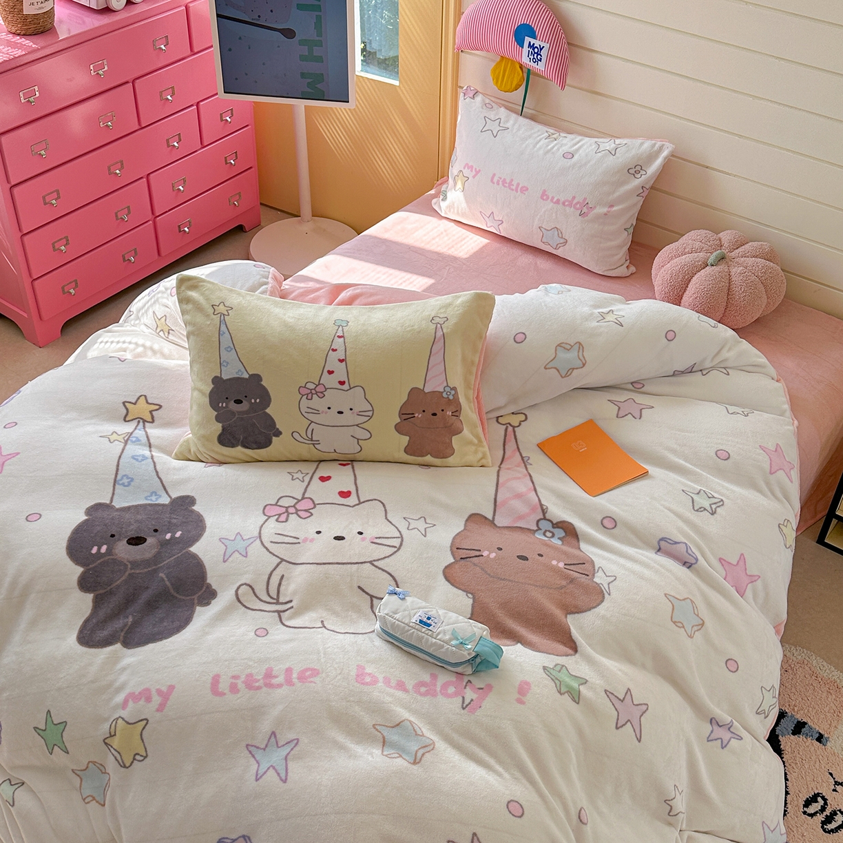 91家纺网 家纺一手货源 找家纺 美乐迪家纺 2025新款大版牛奶绒四件套 星星伙伴