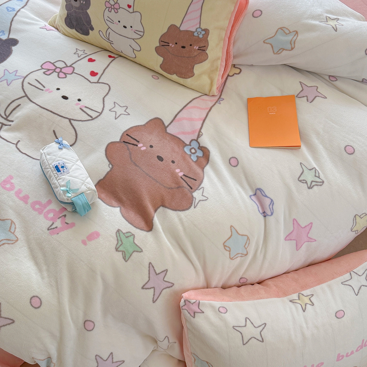 91家纺网 家纺一手货源 找家纺 美乐迪家纺 2025新款大版牛奶绒四件套 星星伙伴