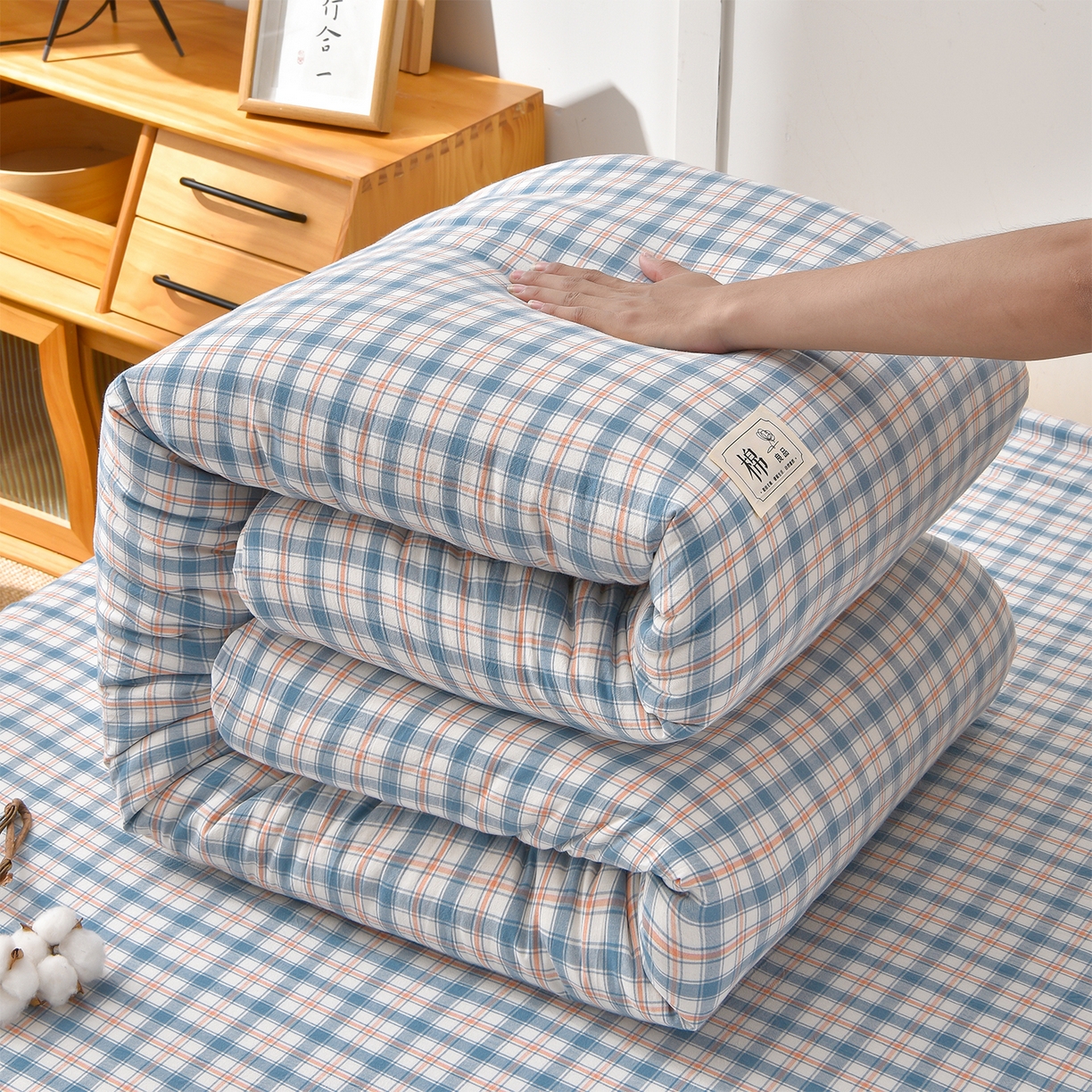 91家纺网 家纺一手货源 找家纺 锦逸家居 2025新款A类水洗棉棉花被被子被芯 洛卡-蓝