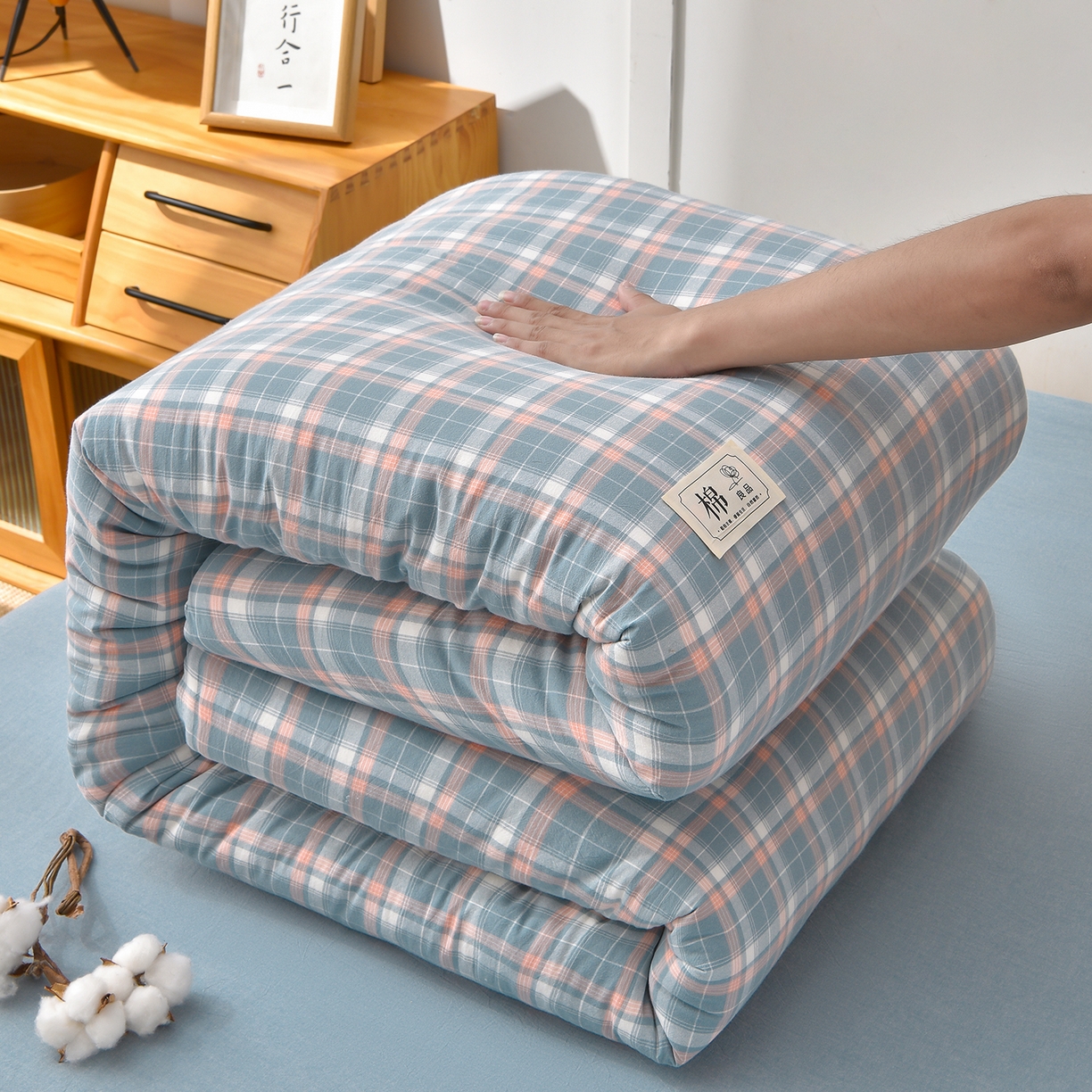 91家纺网 家纺一手货源 找家纺 锦逸家居 2025新款A类水洗棉棉花被被子被芯 洛可可-蓝