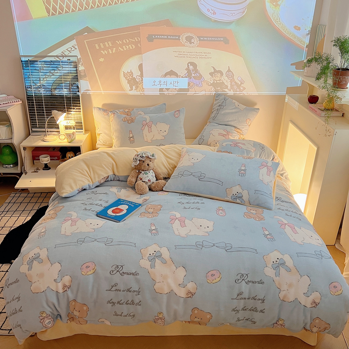 91家纺网 家纺一手货源 找家纺 瑞莱 2025新款A类200克高克重秋冬印花牛奶绒四件套-卡通系列 慵懒小猫