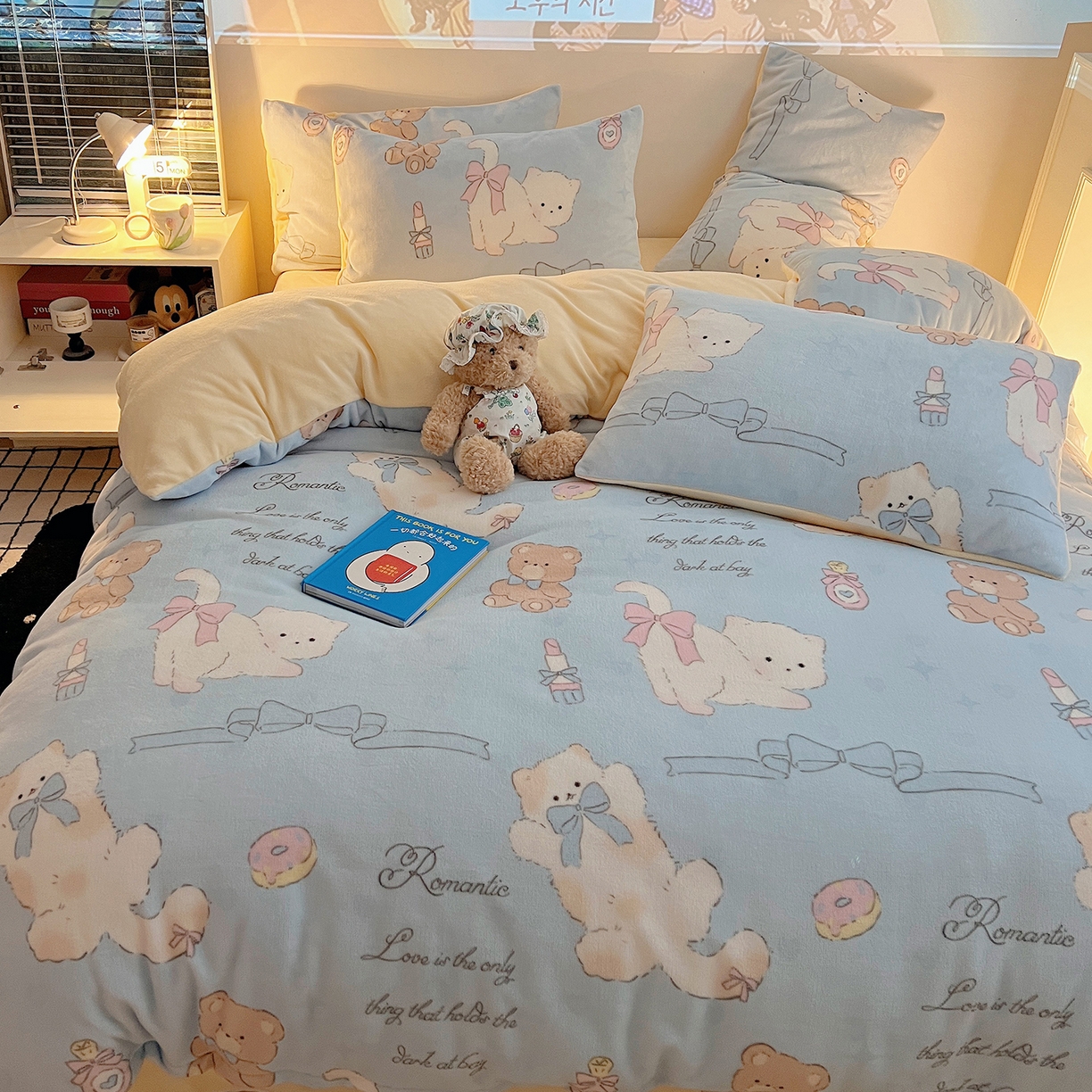 91家纺网 家纺一手货源 找家纺 瑞莱 2025新款A类200克高克重秋冬印花牛奶绒四件套-卡通系列 慵懒小猫