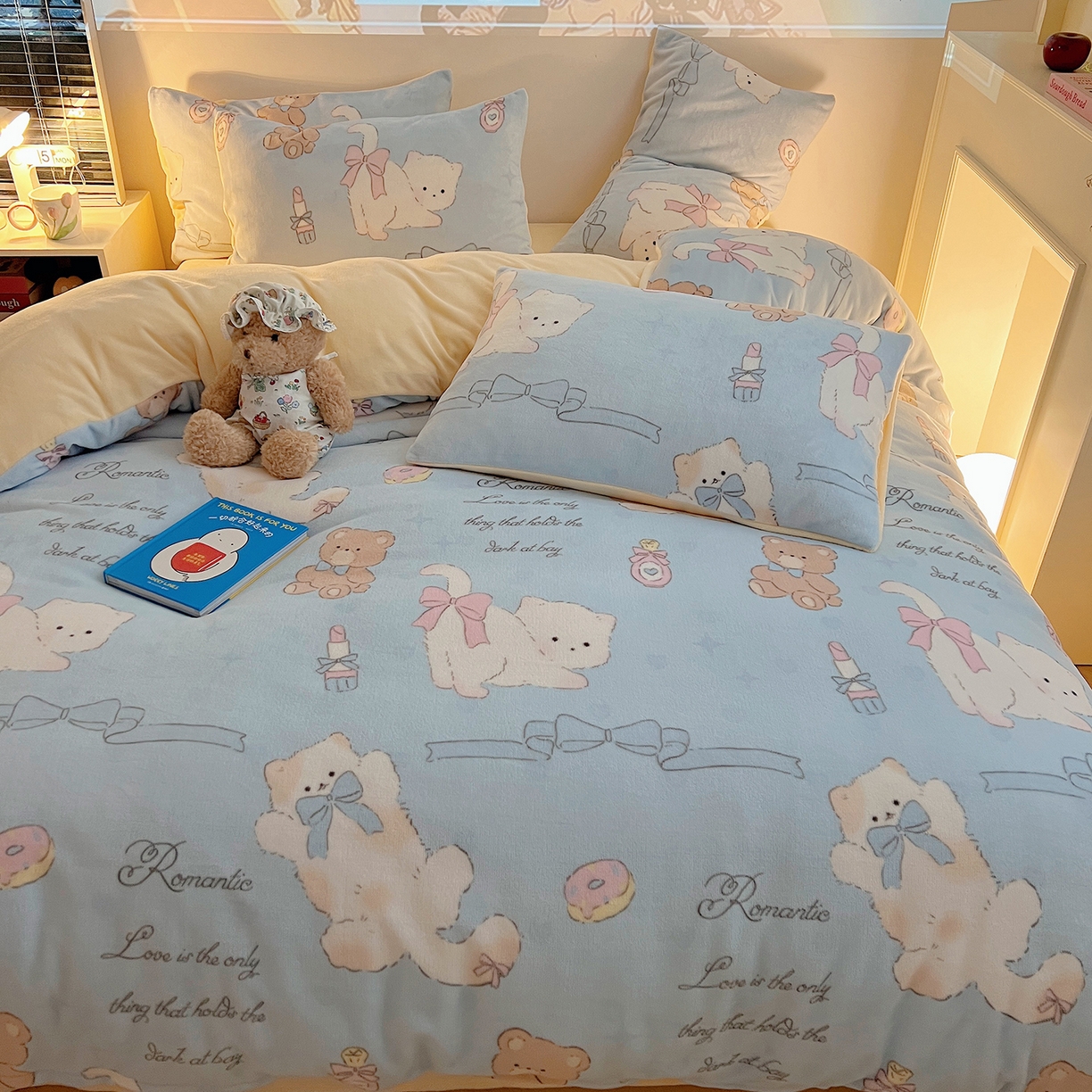 91家纺网 家纺一手货源 找家纺 瑞莱 2025新款A类200克高克重秋冬印花牛奶绒四件套-卡通系列 慵懒小猫