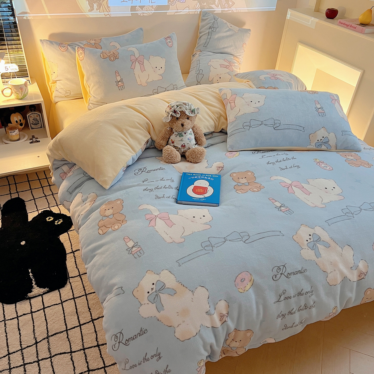 91家纺网 家纺一手货源 找家纺 瑞莱 2025新款A类200克高克重秋冬印花牛奶绒四件套-卡通系列 慵懒小猫