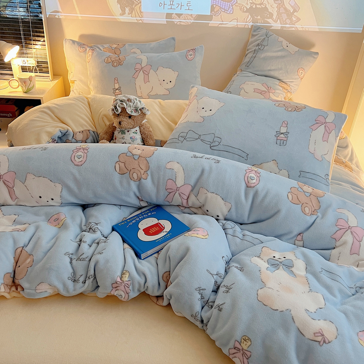 91家纺网 家纺一手货源 找家纺 瑞莱 2025新款A类200克高克重秋冬印花牛奶绒四件套-卡通系列 慵懒小猫