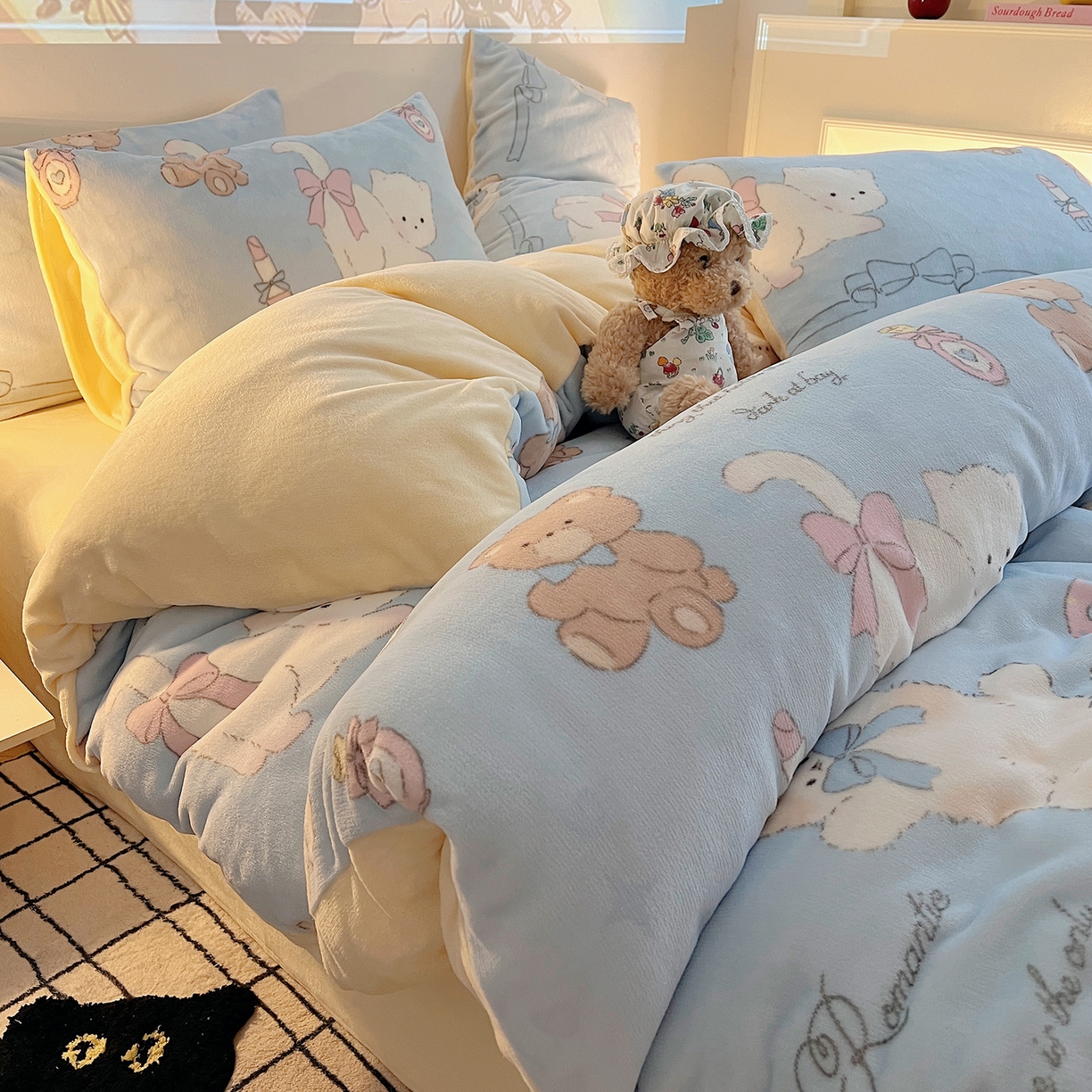 91家纺网 家纺一手货源 找家纺 瑞莱 2025新款A类200克高克重秋冬印花牛奶绒四件套-卡通系列 慵懒小猫