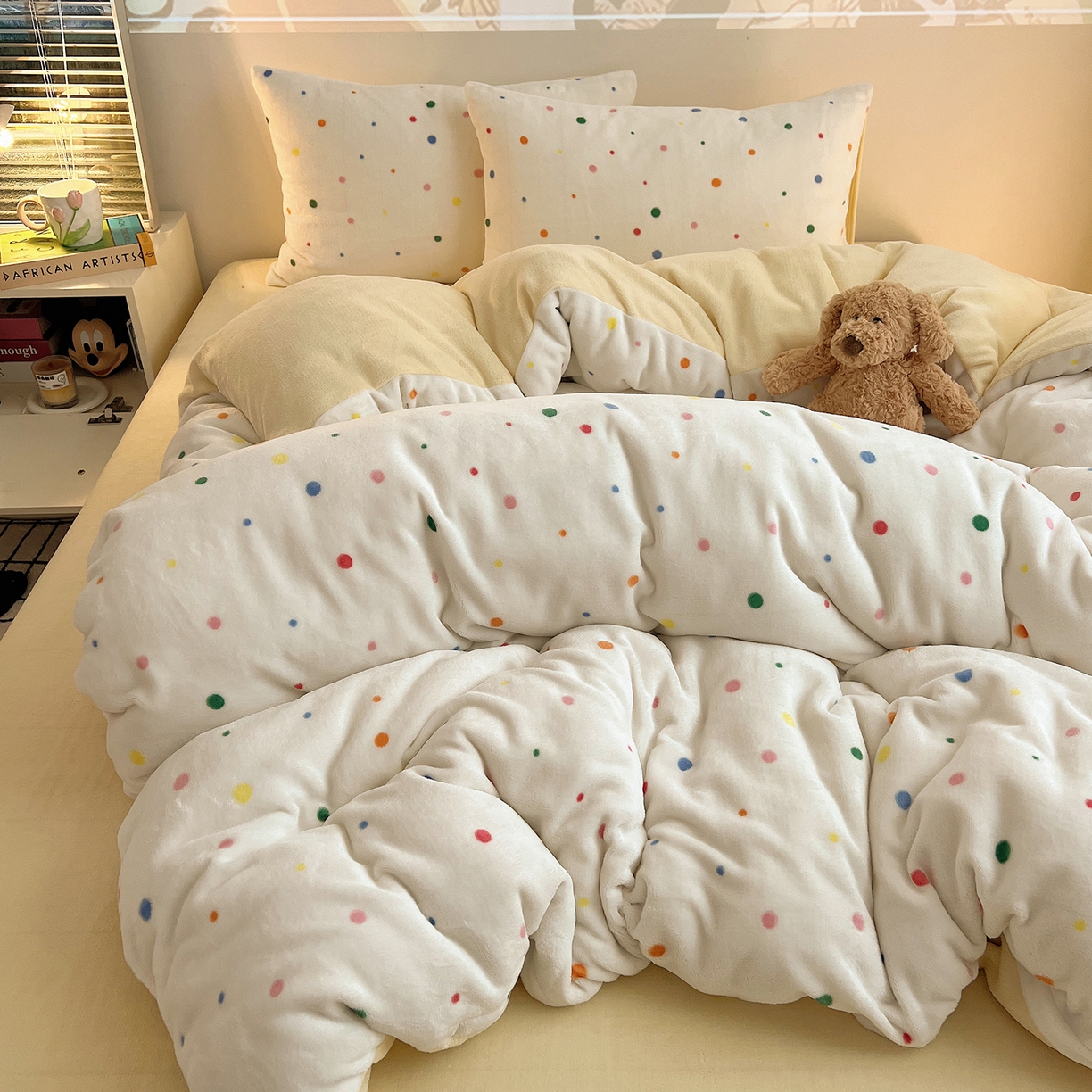 91家纺网 家纺一手货源 找家纺 瑞莱 2025新款A类200克高克重秋冬印花牛奶绒四件套-卡通系列 彩色波点