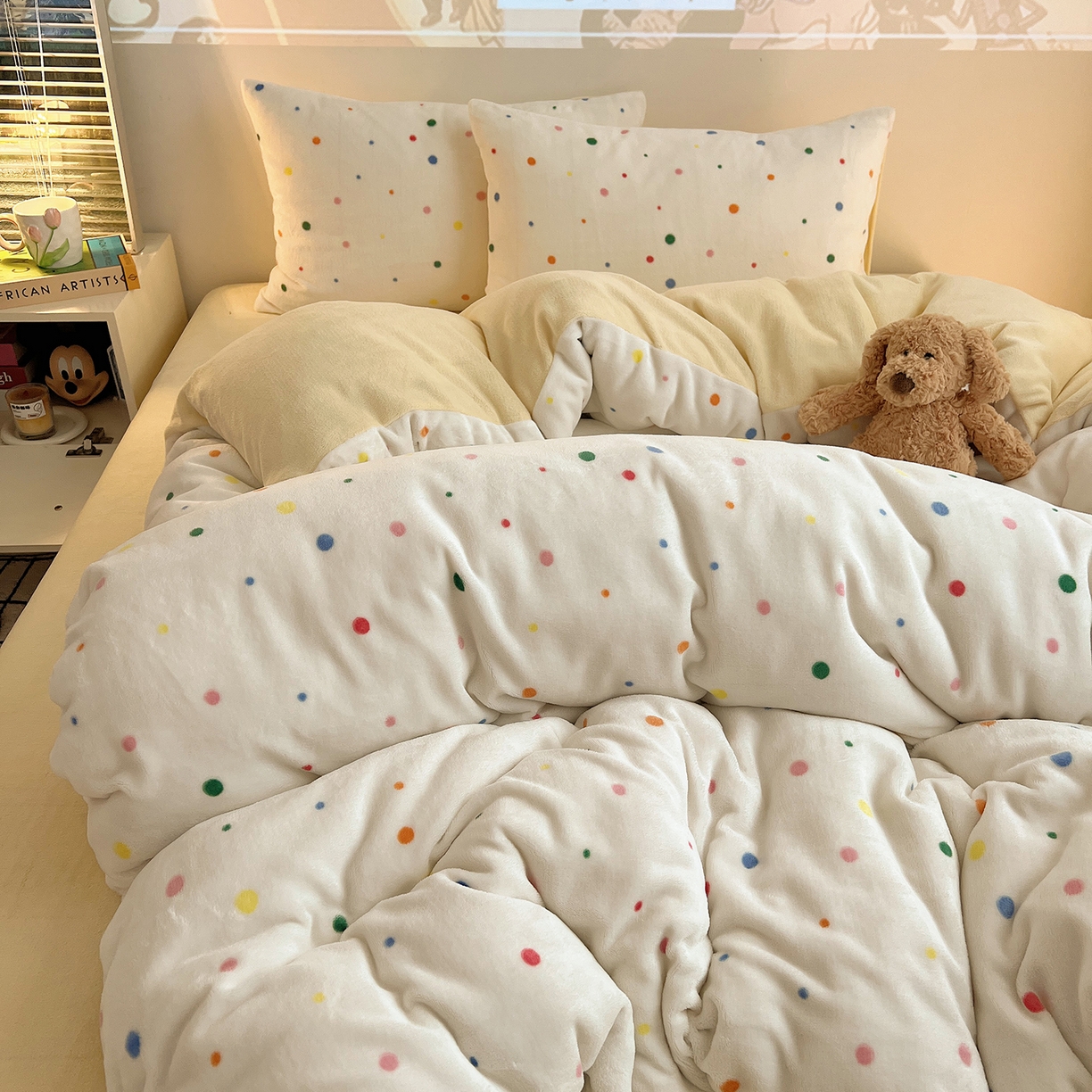 91家纺网 家纺一手货源 找家纺 瑞莱 2025新款A类200克高克重秋冬印花牛奶绒四件套-卡通系列 彩色波点