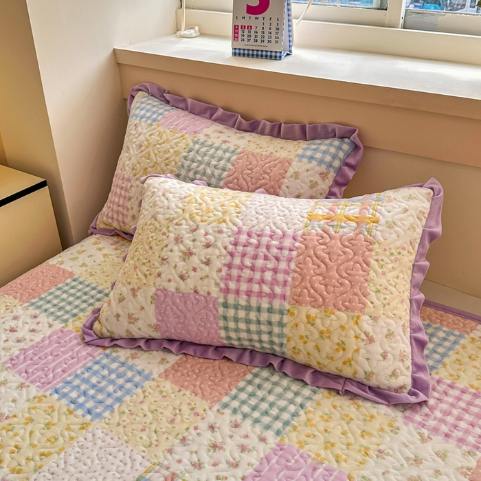 91家纺网 家纺一手货源 找家纺 岚吉家纺 2025新款牛奶绒小花边床盖三件套方格小花粉-绿