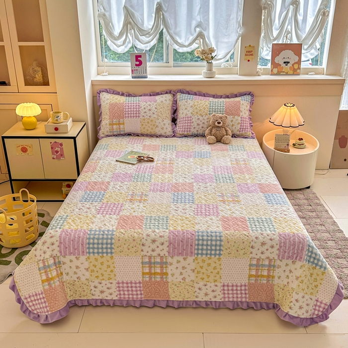 91家纺网 家纺一手货源 找家纺 岚吉家纺 2025新款牛奶绒小花边床盖三件套方格小花粉-绿