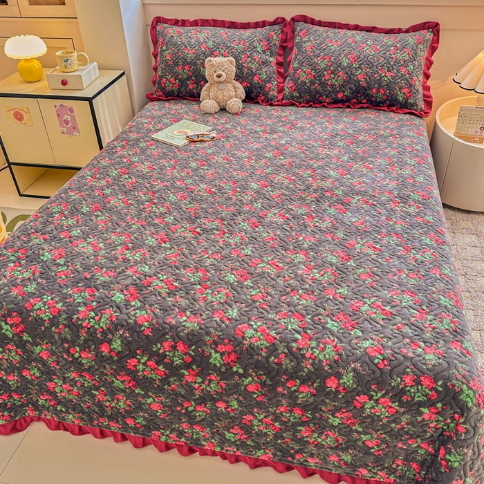 岚吉家纺 2025新款牛奶绒小花边床盖三件套玫瑰故事