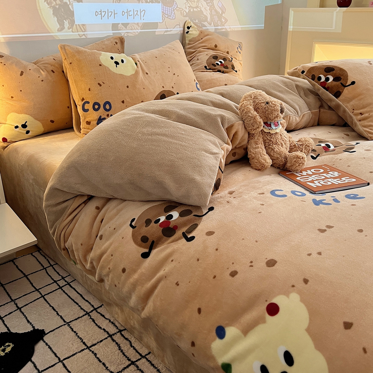 91家纺网 家纺一手货源 找家纺 瑞莱 2025新款A类200克高克重秋冬印花牛奶绒四件套-卡通系列 巧克力曲奇