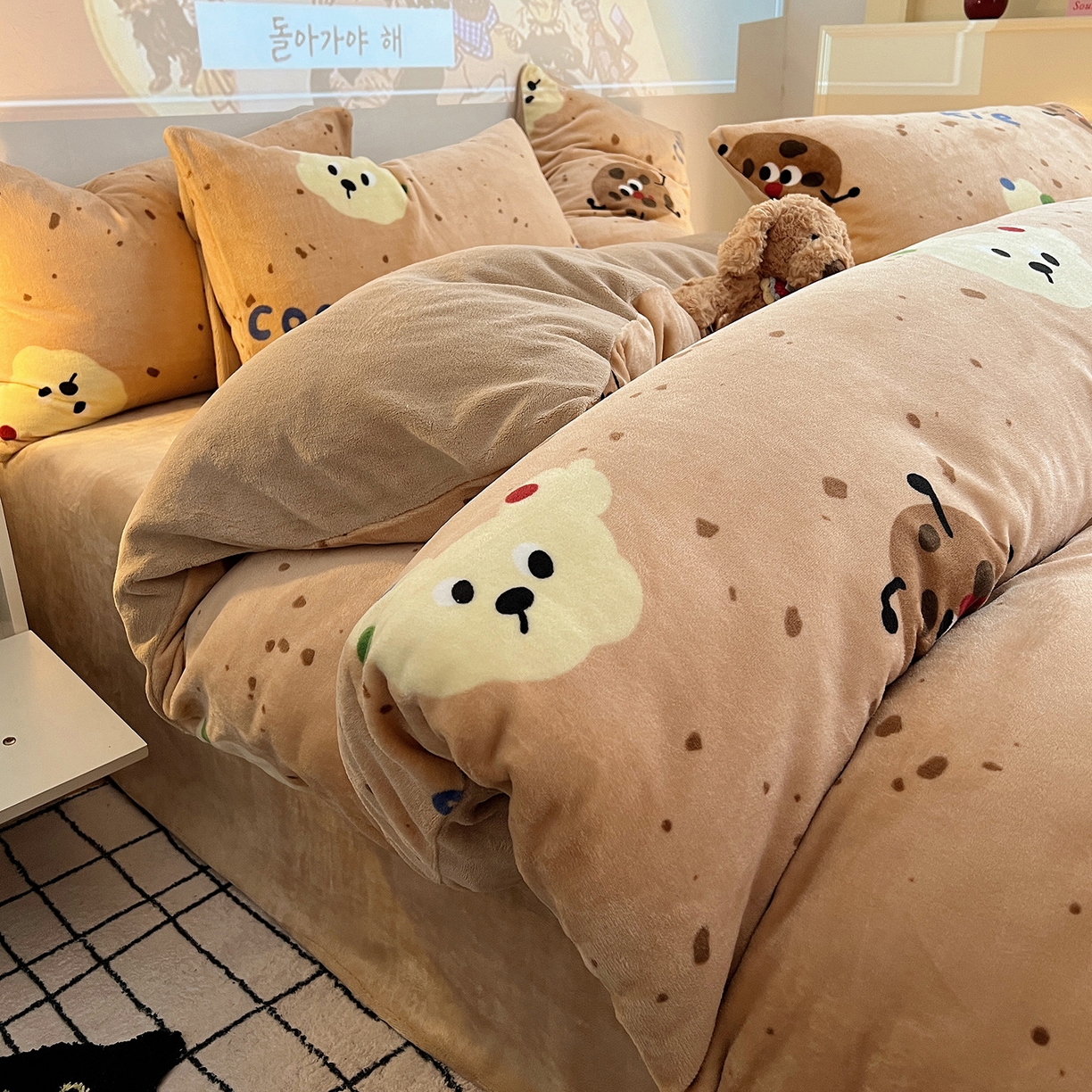 91家纺网 家纺一手货源 找家纺 瑞莱 2025新款A类200克高克重秋冬印花牛奶绒四件套-卡通系列 巧克力曲奇