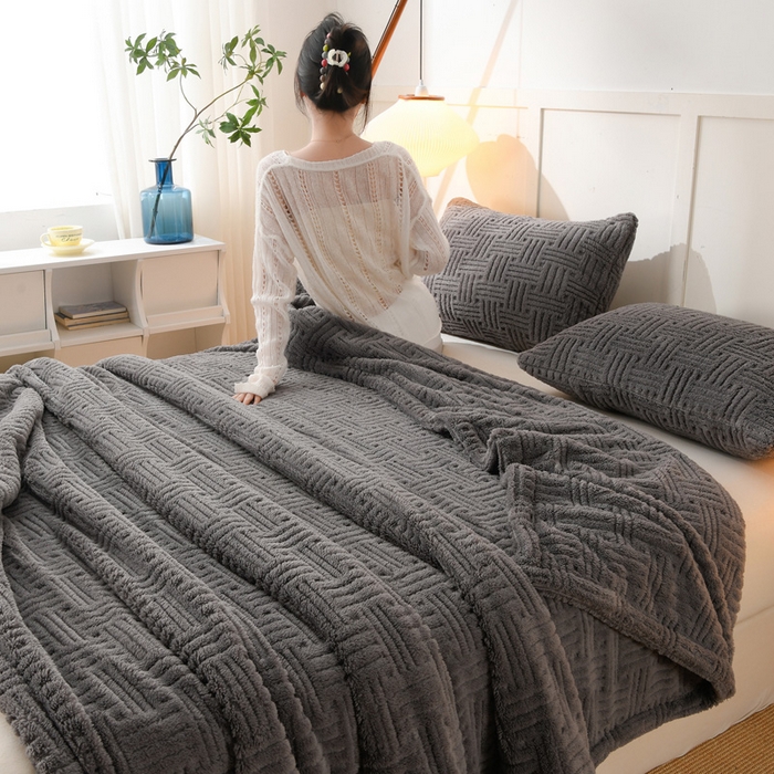 91家纺网 家纺一手货源 找家纺 圣楚家纺 2025新款塔芙绒毛毯盖毯毯子-恬梦 恬梦深灰