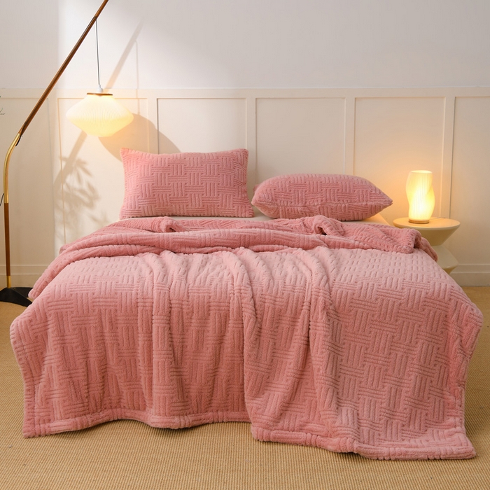 91家纺网 家纺一手货源 找家纺 圣楚家纺 2025新款塔芙绒毛毯盖毯毯子-恬梦 恬梦樱粉