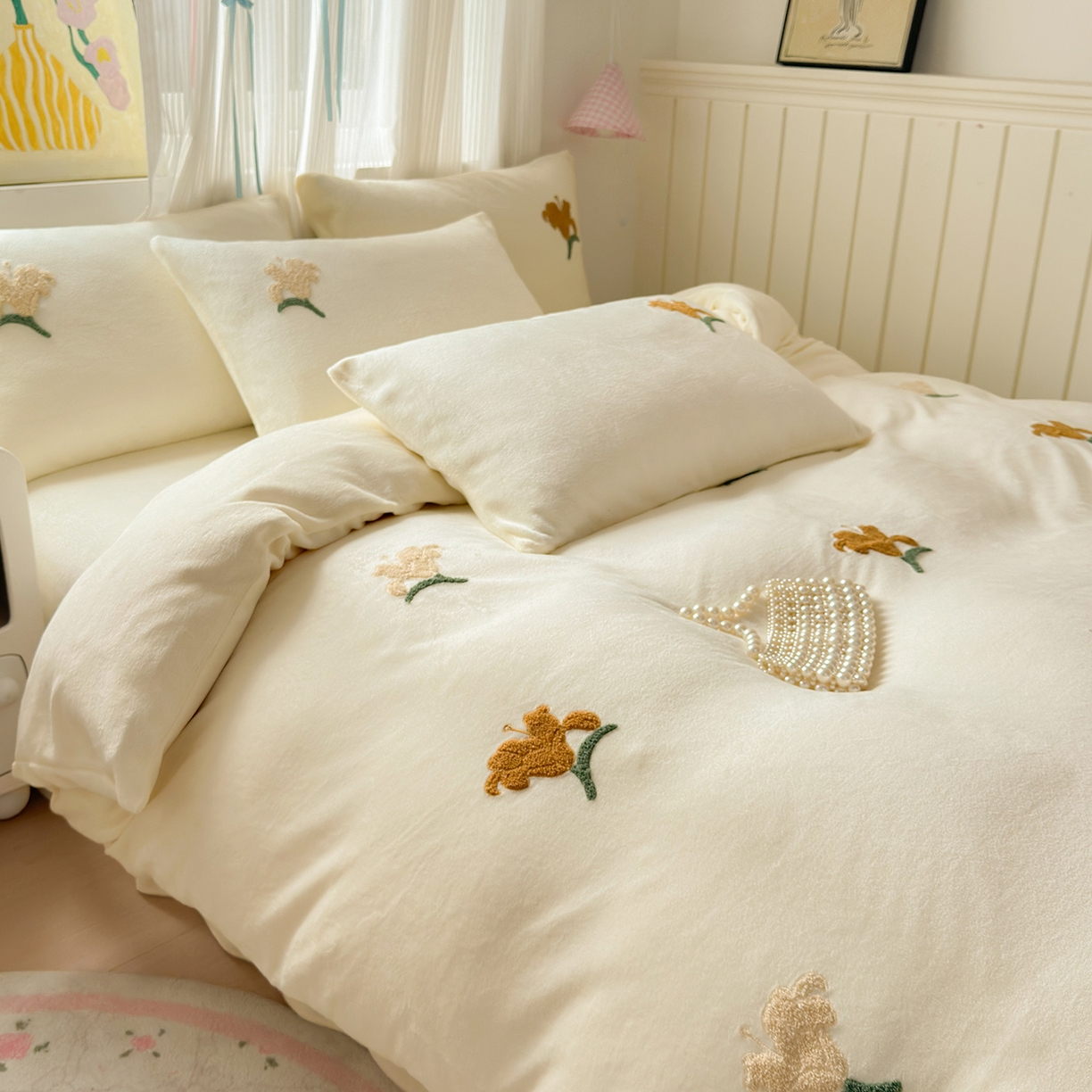 91家纺网 家纺一手货源 找家纺 （总）典雅家纺 2025新款高克重牛奶绒毛巾绣系列四件套-香水百合