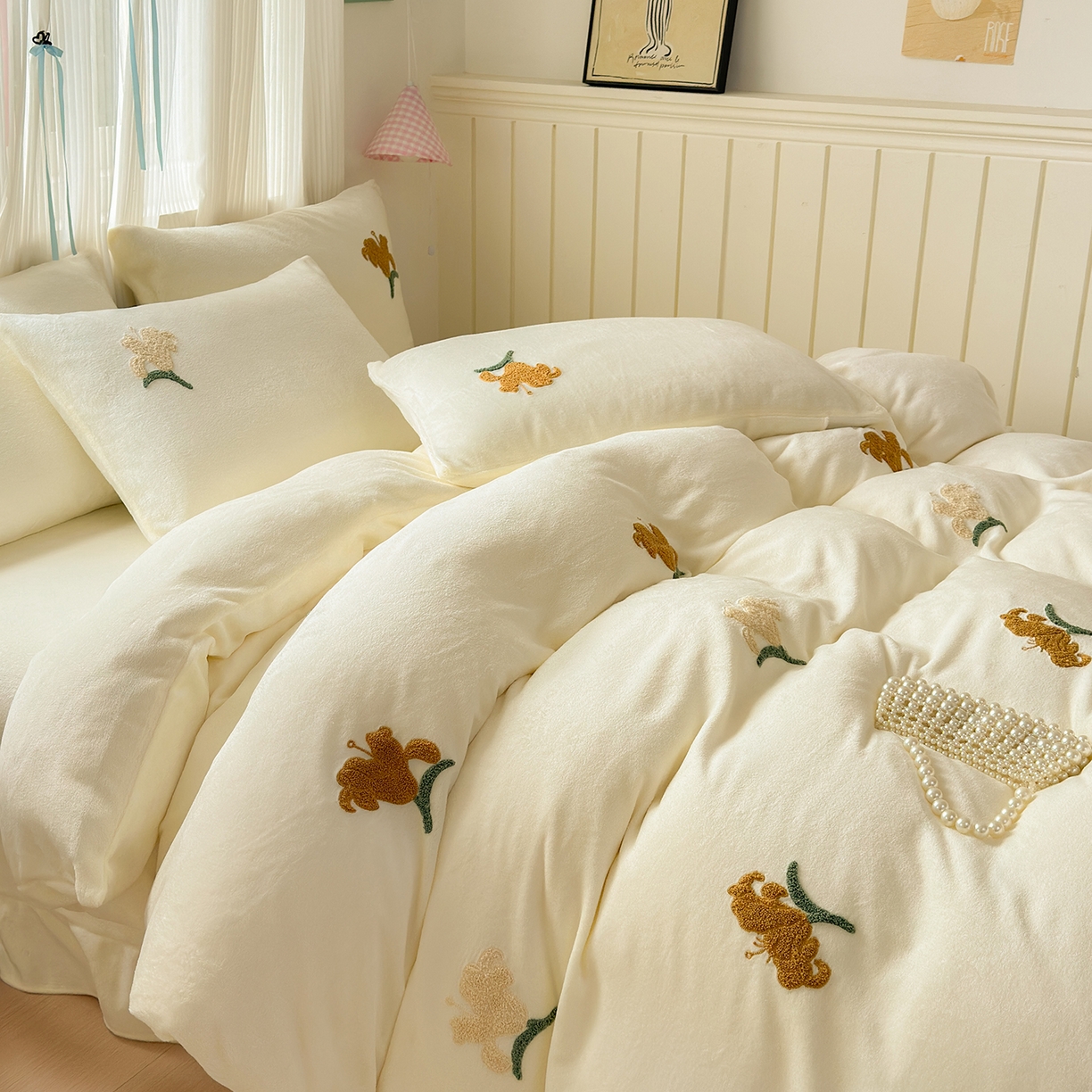 91家纺网 家纺一手货源 找家纺 （总）典雅家纺 2025新款高克重牛奶绒毛巾绣系列四件套-香水百合