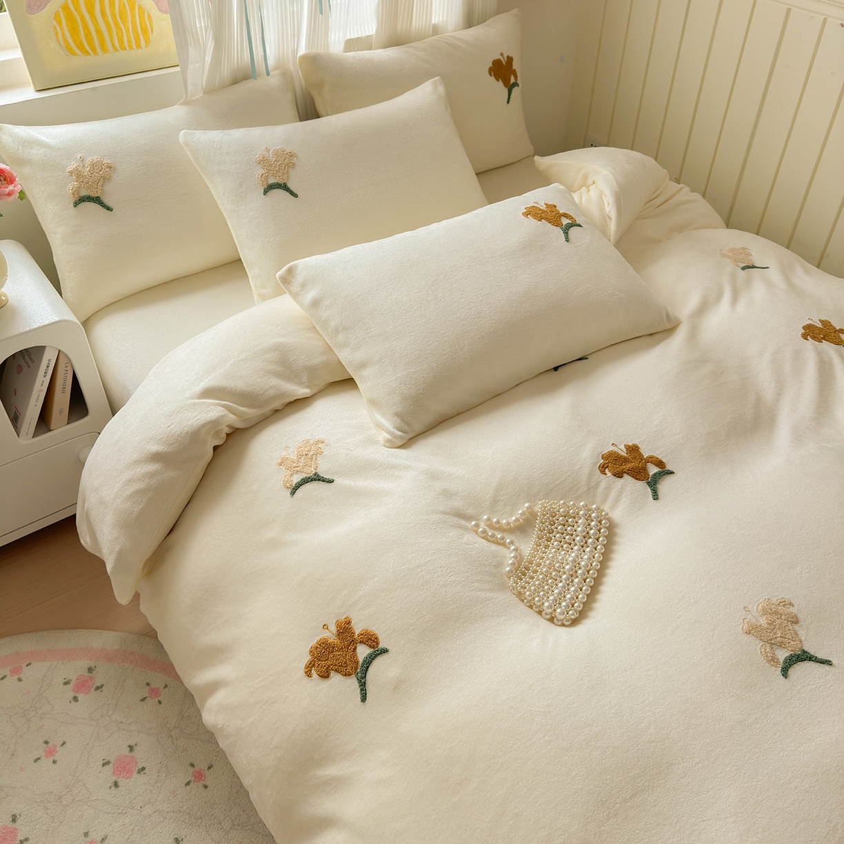 91家纺网 家纺一手货源 找家纺 （总）典雅家纺 2025新款高克重牛奶绒毛巾绣系列四件套-香水百合