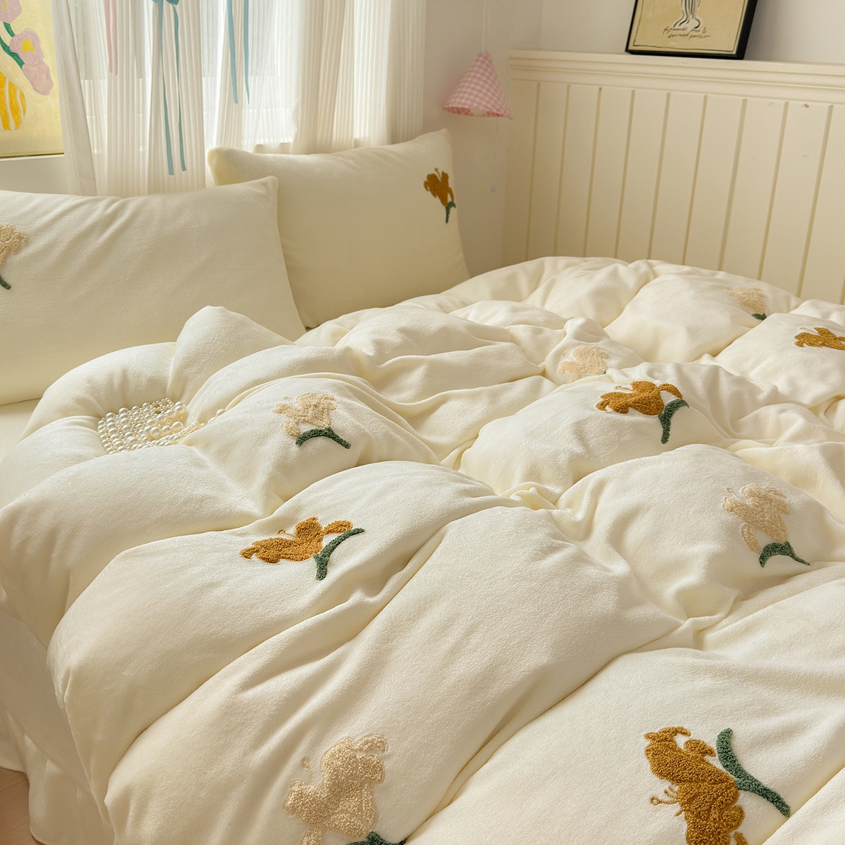 91家纺网 家纺一手货源 找家纺 （总）典雅家纺 2025新款高克重牛奶绒毛巾绣系列四件套-香水百合