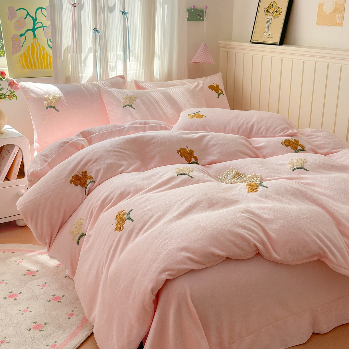 91家纺网 家纺一手货源 找家纺 典雅家纺 2025新款高克重牛奶绒毛巾绣系列四件套-香水百合 粉色