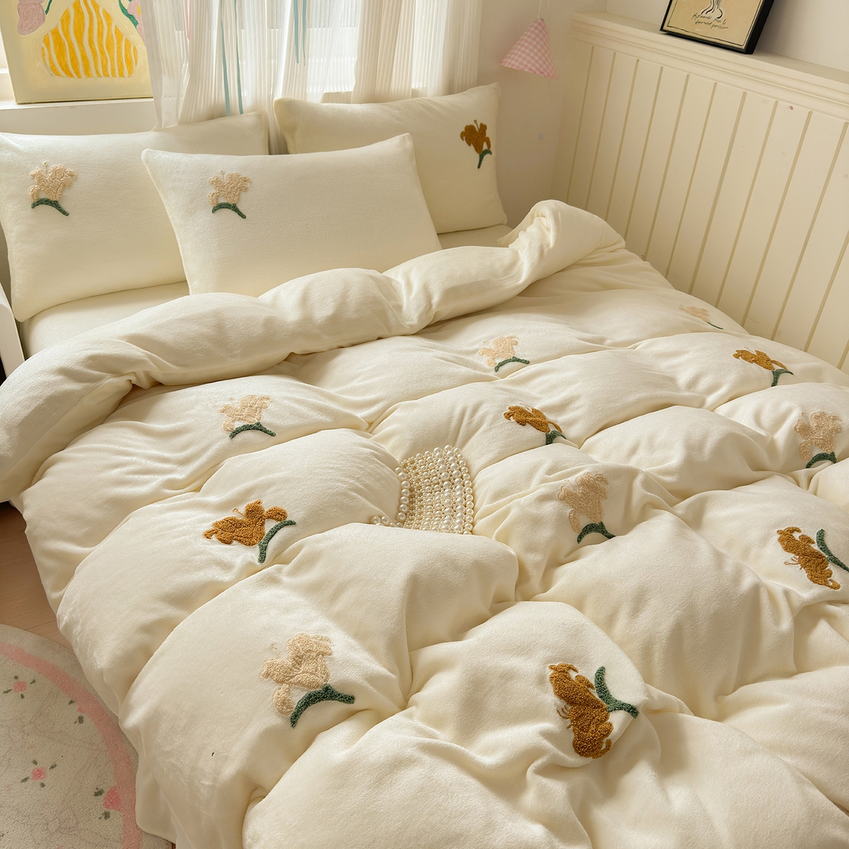 91家纺网 家纺一手货源 找家纺 （总）典雅家纺 2025新款高克重牛奶绒毛巾绣系列四件套-香水百合