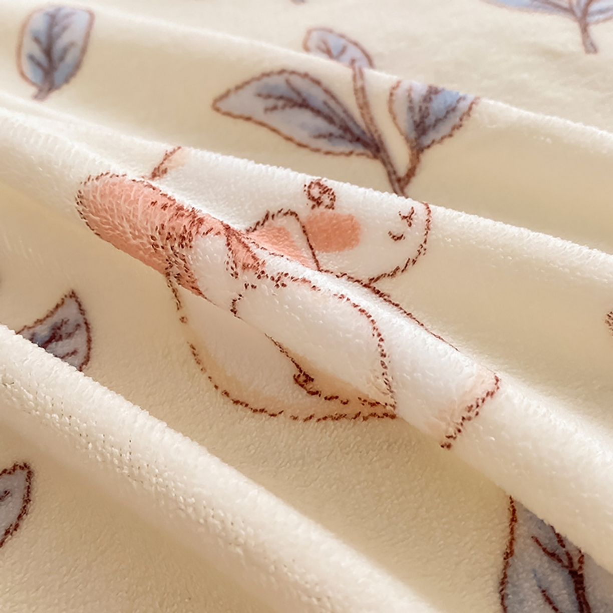 91家纺网 家纺一手货源 找家纺 瑞莱 2025新款A类200克高克重秋冬印花牛奶绒四件套-卡通系列 绒芳草集