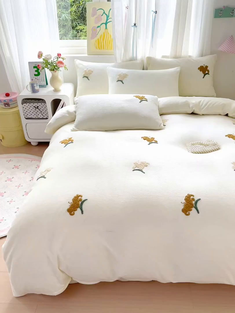 91家纺网 家纺一手货源 找家纺 （总）典雅家纺 2025新款高克重牛奶绒毛巾绣系列四件套-香水百合