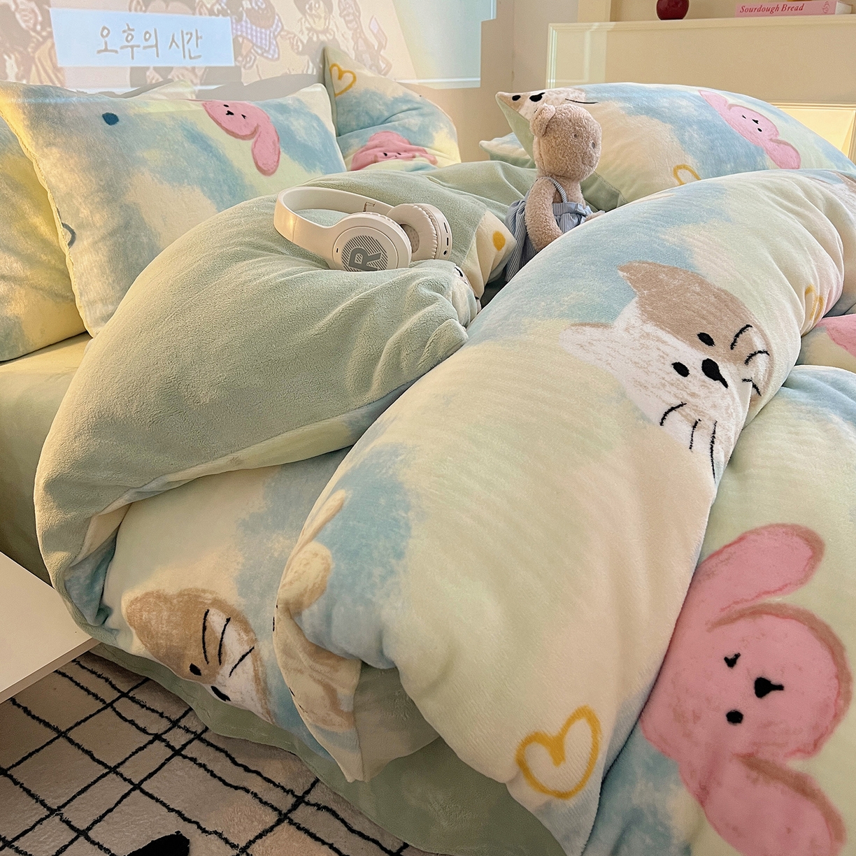 91家纺网 家纺一手货源 找家纺 瑞莱 2025新款A类200克高克重秋冬印花牛奶绒四件套-卡通系列 绒蜡笔画