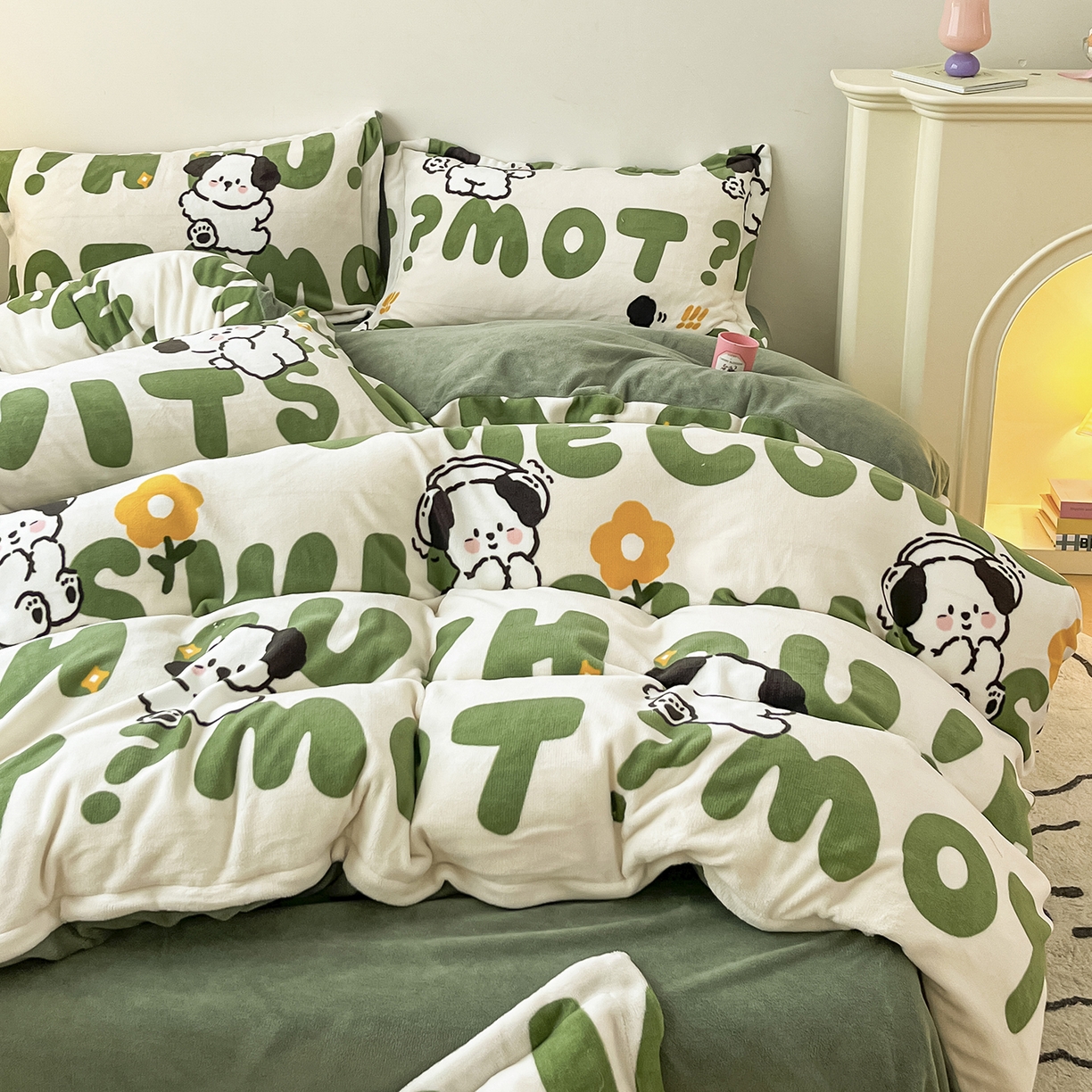 91家纺网 家纺一手货源 找家纺 瑞莱 2025新款A类200克高克重秋冬印花牛奶绒四件套-卡通系列 绒皮皮狗