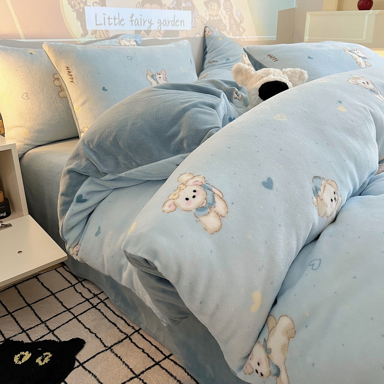 91家纺网 家纺一手货源 找家纺 瑞莱 2025新款A类200克高克重秋冬印花牛奶绒四件套-卡通系列 绒小奶狗