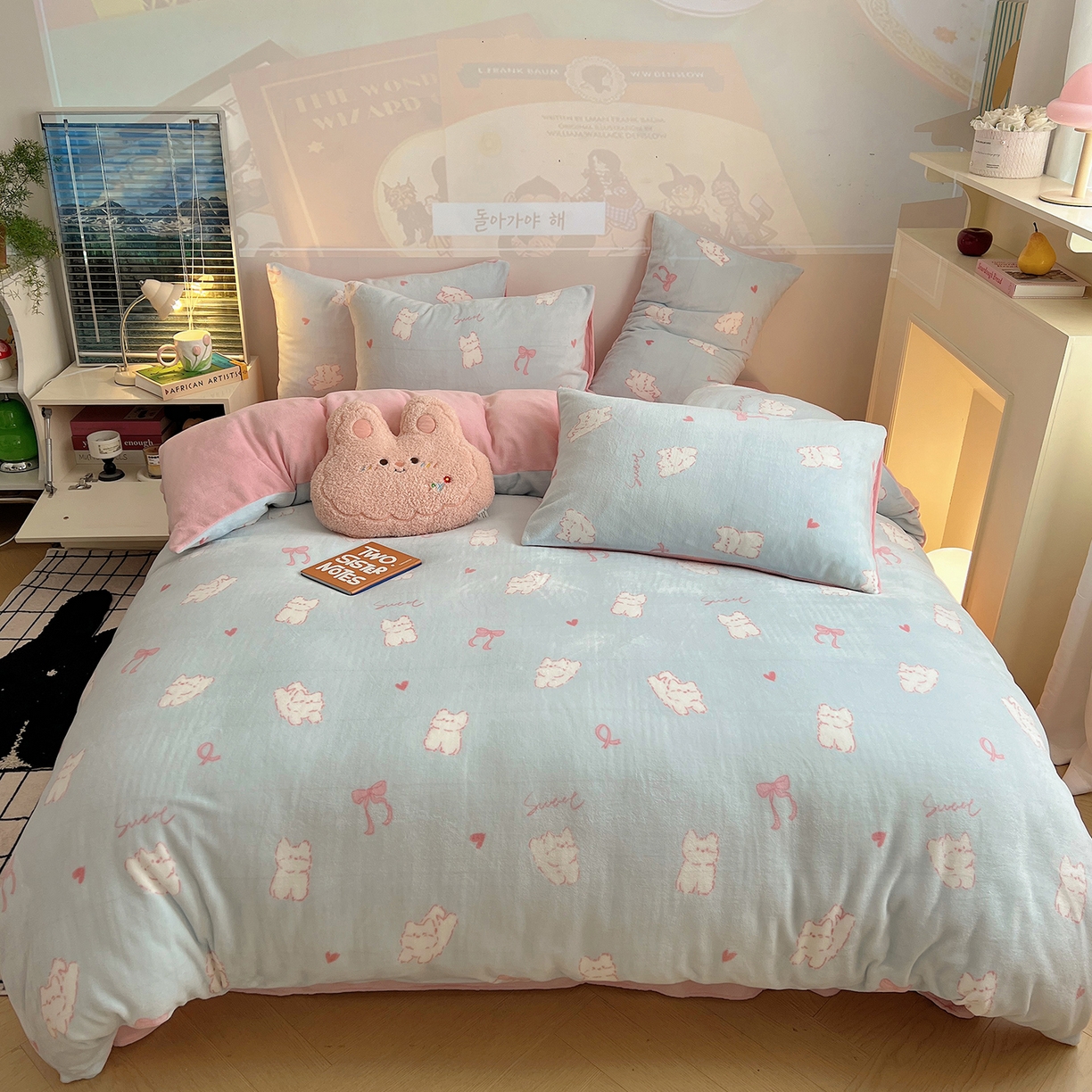 91家纺网 家纺一手货源 找家纺 瑞莱 2025新款A类200克高克重秋冬印花牛奶绒四件套-卡通系列 甜心猫咪