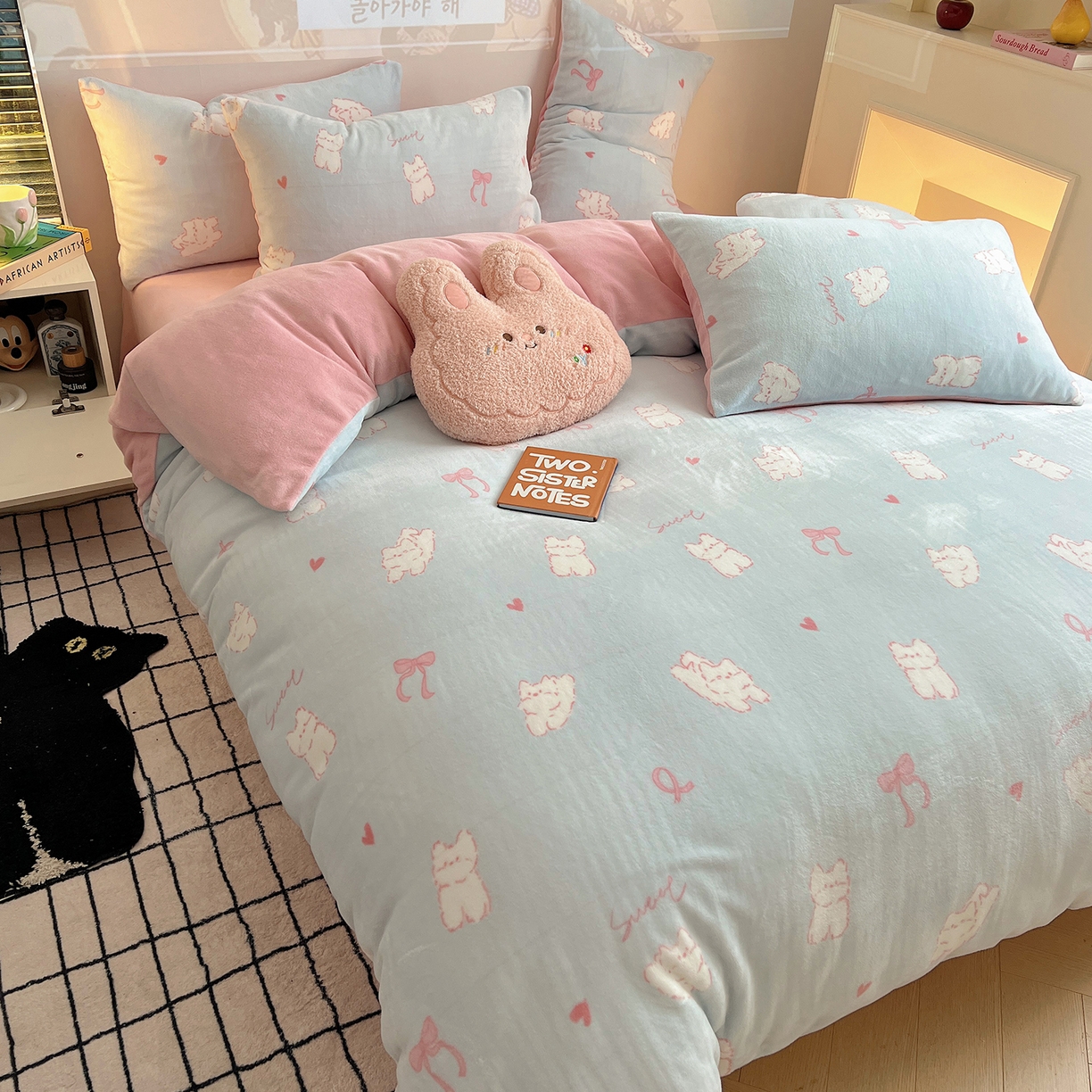 91家纺网 家纺一手货源 找家纺 瑞莱 2025新款A类200克高克重秋冬印花牛奶绒四件套-卡通系列 甜心猫咪