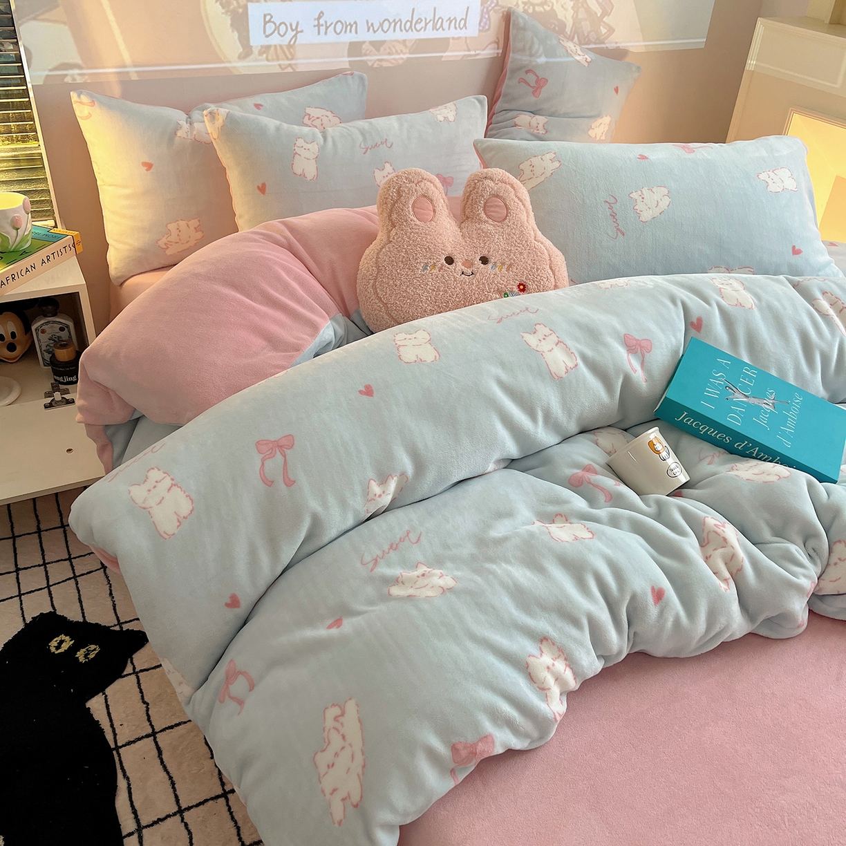 91家纺网 家纺一手货源 找家纺 瑞莱 2025新款A类200克高克重秋冬印花牛奶绒四件套-卡通系列 甜心猫咪