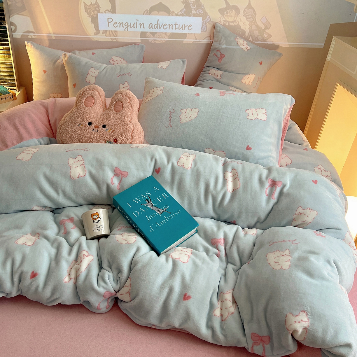 91家纺网 家纺一手货源 找家纺 瑞莱 2025新款A类200克高克重秋冬印花牛奶绒四件套-卡通系列 甜心猫咪