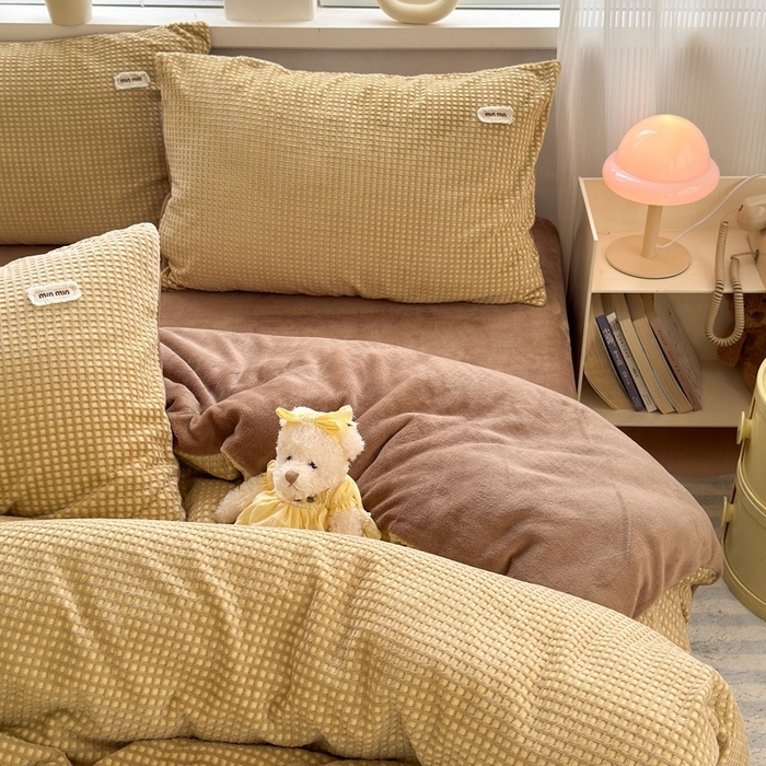 91家纺网 家纺一手货源 找家纺 （总）十里居 2025新款lns奶油双拼华夫格烂花牛奶绒四件套 华夫格系列