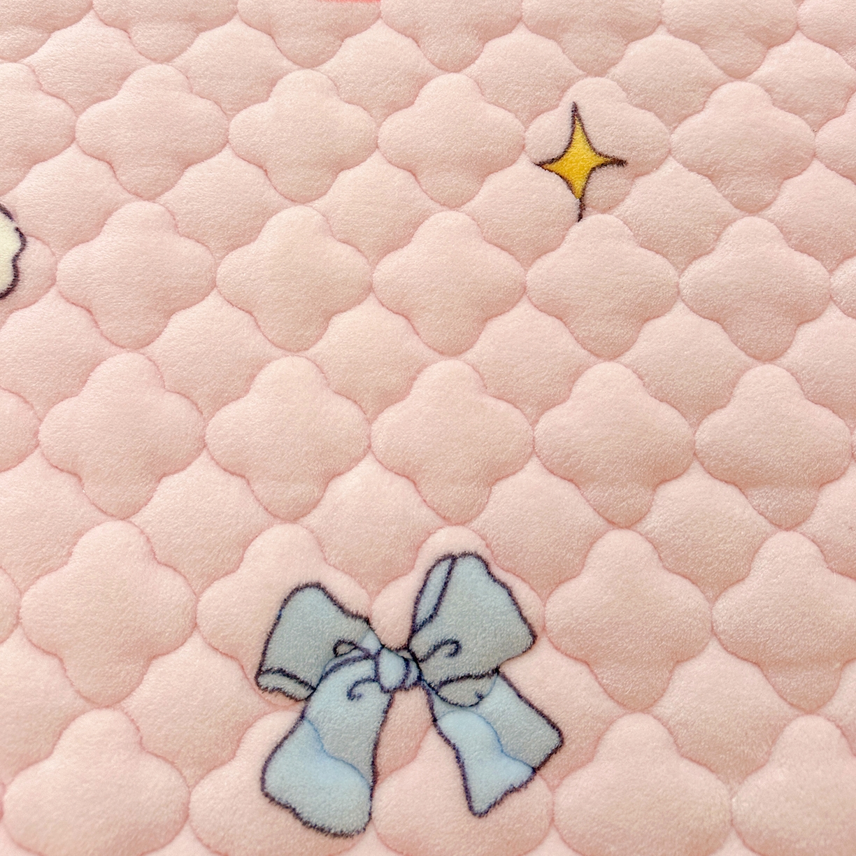 91家纺网 家纺一手货源 找家纺 康纳利 2025新款亲肤舒适牛奶绒加厚保暖卡通床垫床褥床褥款-甜心猫咪