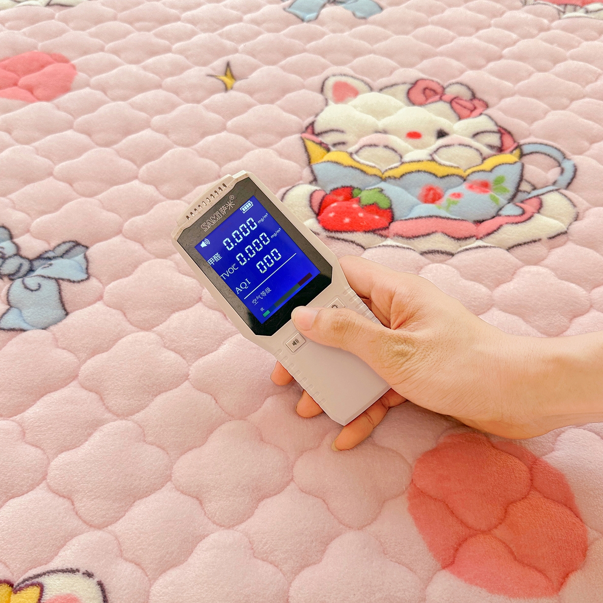 91家纺网 家纺一手货源 找家纺 康纳利 2025新款亲肤舒适牛奶绒加厚保暖卡通床垫床褥床褥款-甜心猫咪