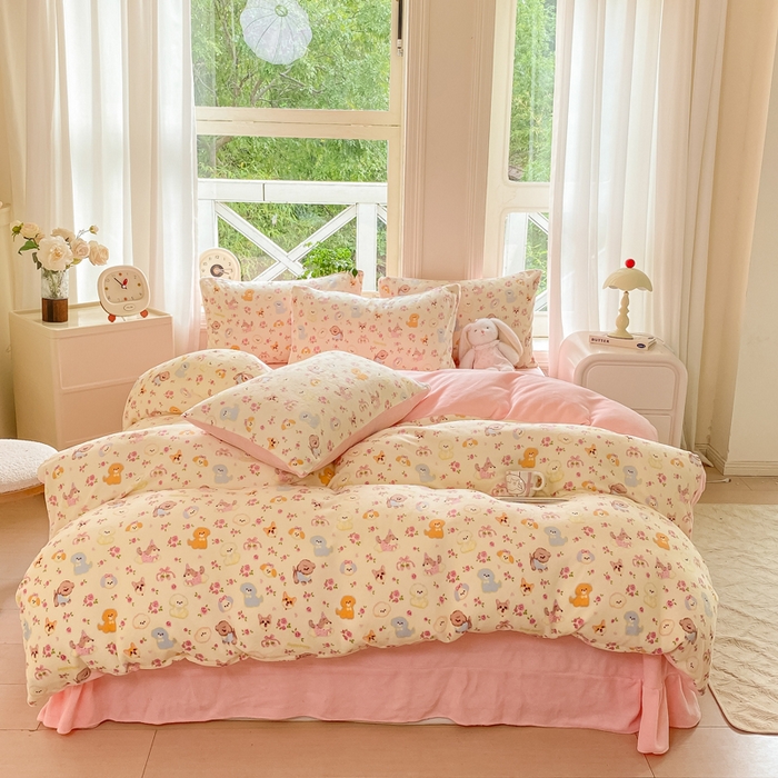 91家纺网 家纺一手货源 找家纺 豫见家纺 2025新款牛奶绒印花四件套 狗狗公园