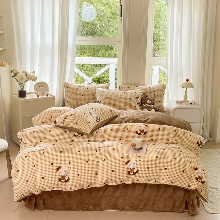 91家纺网 家纺一手货源 找家纺 豫见家纺 2025新款牛奶绒印花四件套 甜心凯蒂-棕