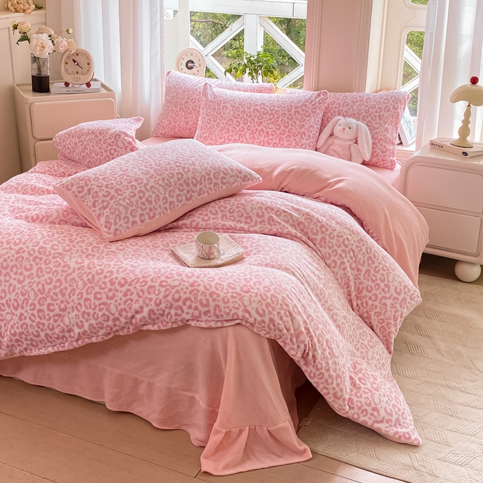 豫见家纺 2025新款牛奶绒印花四件套 豹纹粉